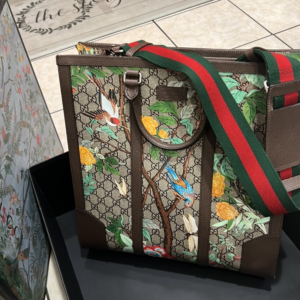 Gucci Tote bag 💼 Use for photo shoots no damage, it’s like new - Picture 2 of 13